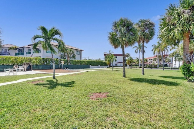 view of home's community featuring a yard