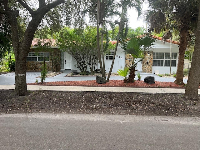 view of front of property featuring a garage