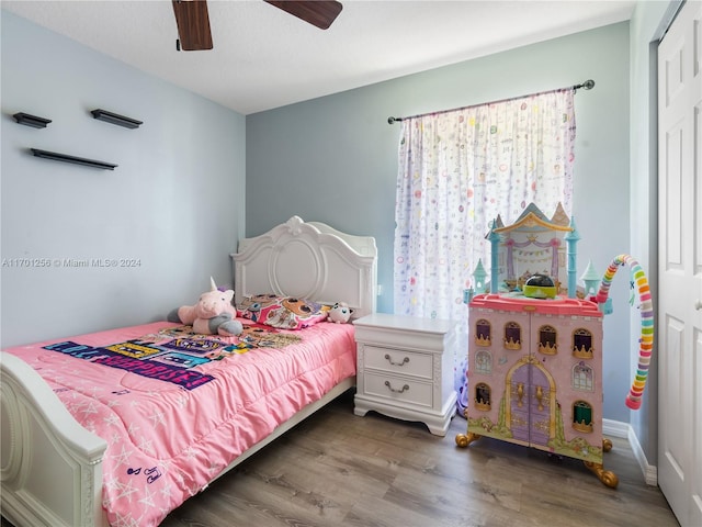 bedroom featuring ceiling fan, dark wood-type flooring, and a closet