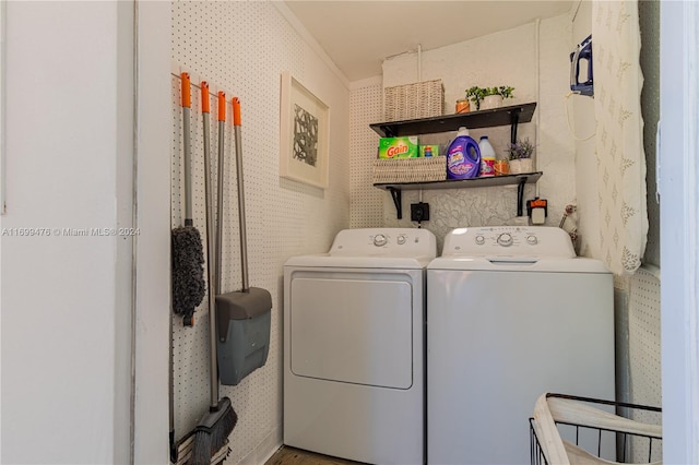 laundry area with ornamental molding and independent washer and dryer