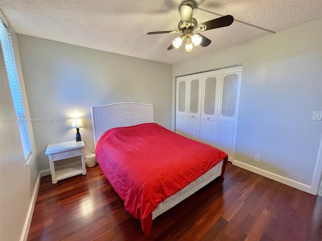 bedroom with dark hardwood / wood-style floors, ceiling fan, a textured ceiling, and a closet