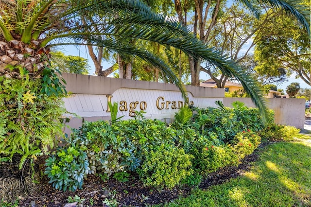 view of community / neighborhood sign