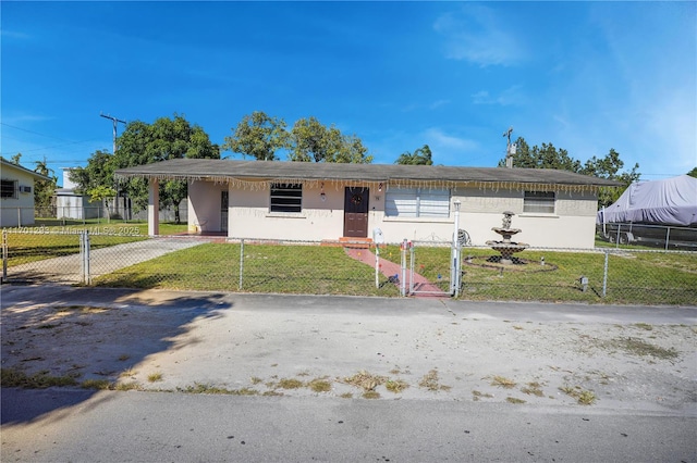 view of front of property with a front yard