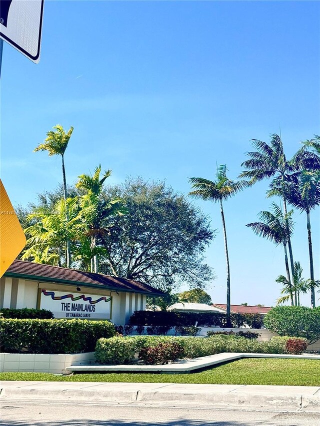 view of community / neighborhood sign