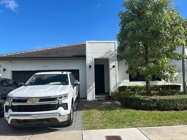 view of front of house featuring a garage