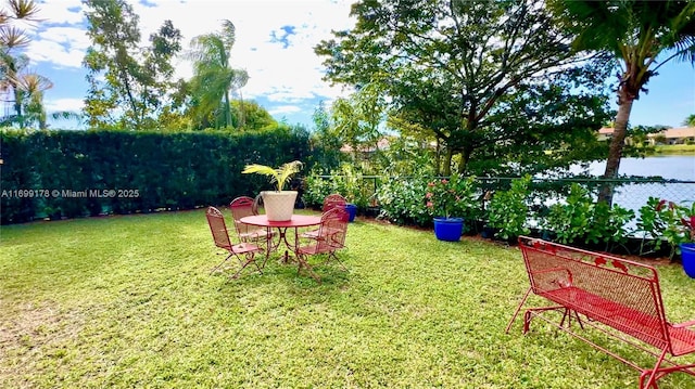 view of yard featuring a water view