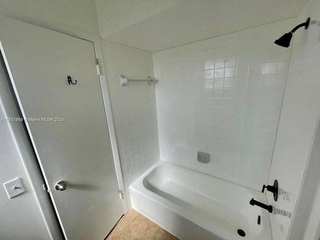 bathroom featuring tiled shower / bath and tile patterned floors