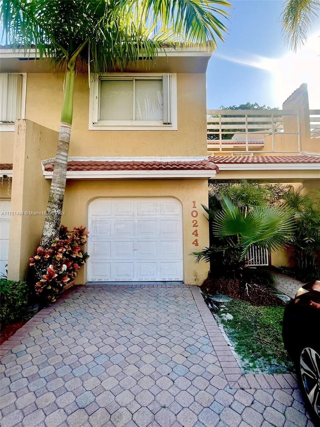 view of front facade with a garage