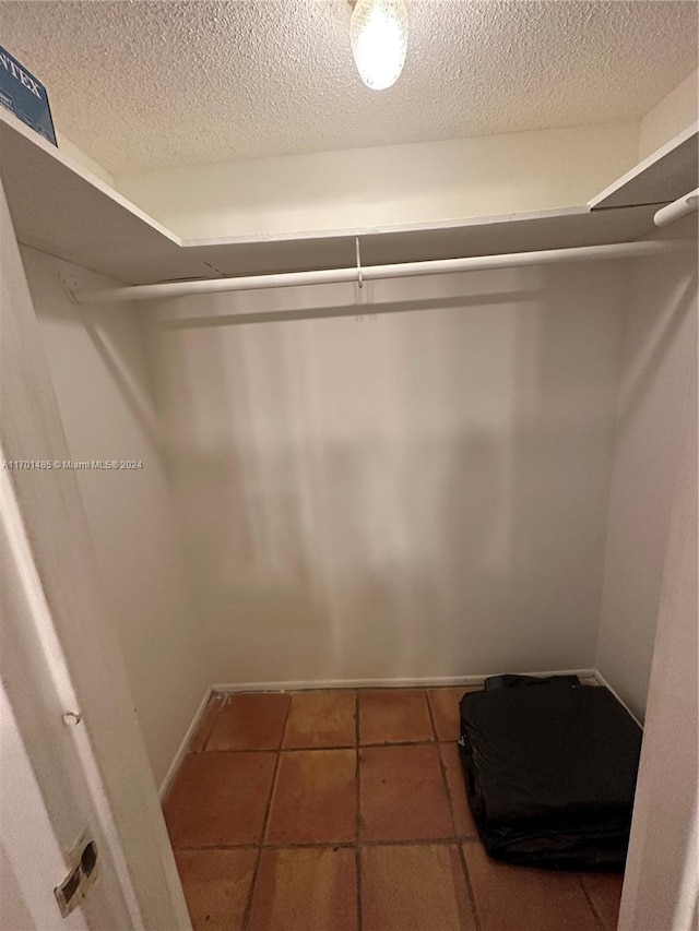 walk in closet featuring tile patterned floors