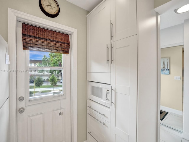 entryway featuring light tile patterned floors