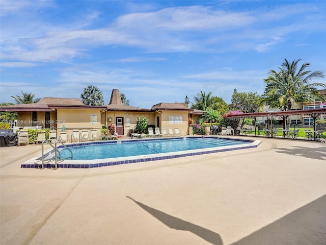 view of swimming pool featuring a patio