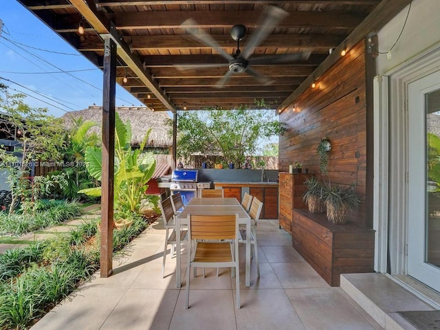 view of patio featuring ceiling fan and an outdoor kitchen