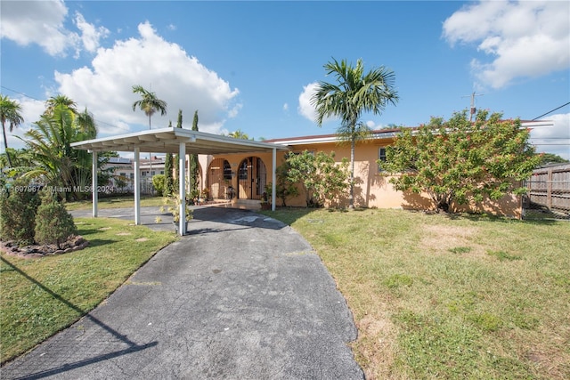 view of front facade featuring a carport and a front lawn