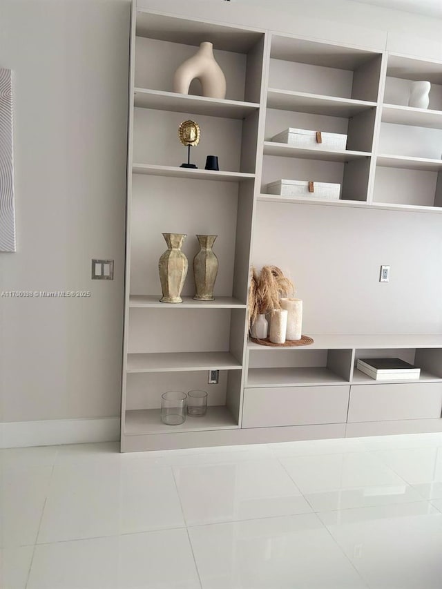 1300 Brickell Bay Dr Unit 604, Miami, FL 33131 - detailed view of baseboards