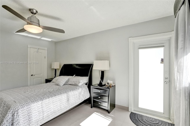 bedroom featuring ceiling fan and a textured ceiling