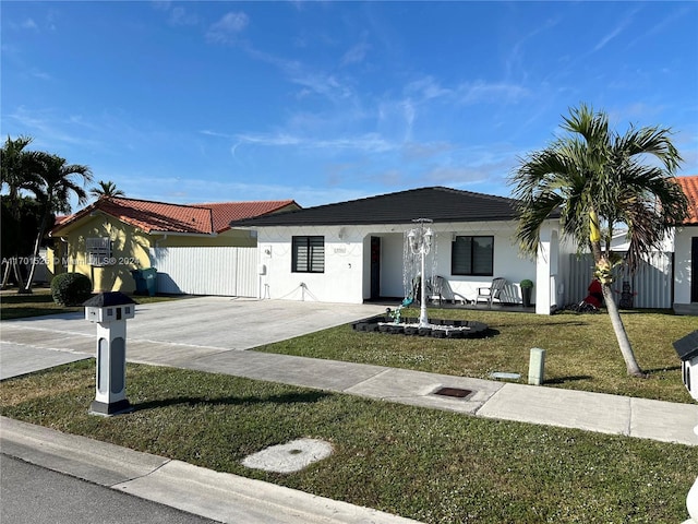 view of front of property with a front lawn