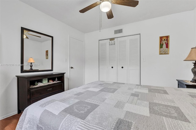 bedroom featuring ceiling fan, wood-type flooring, and a closet