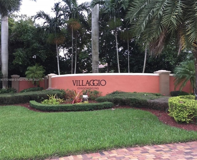 community sign with a yard