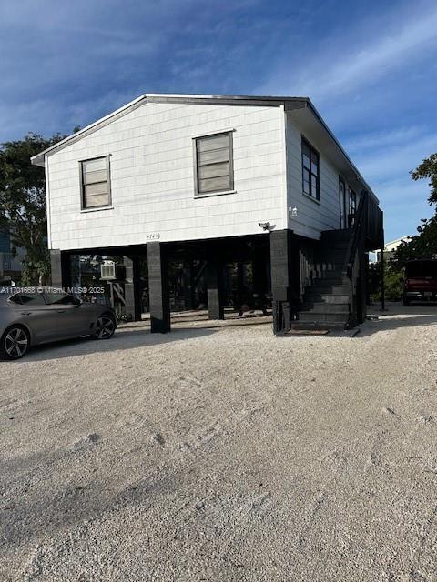 view of front facade featuring a carport