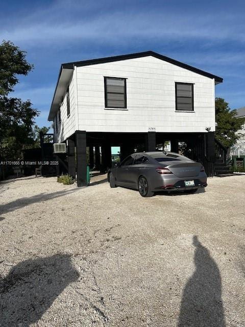 view of front facade featuring a carport