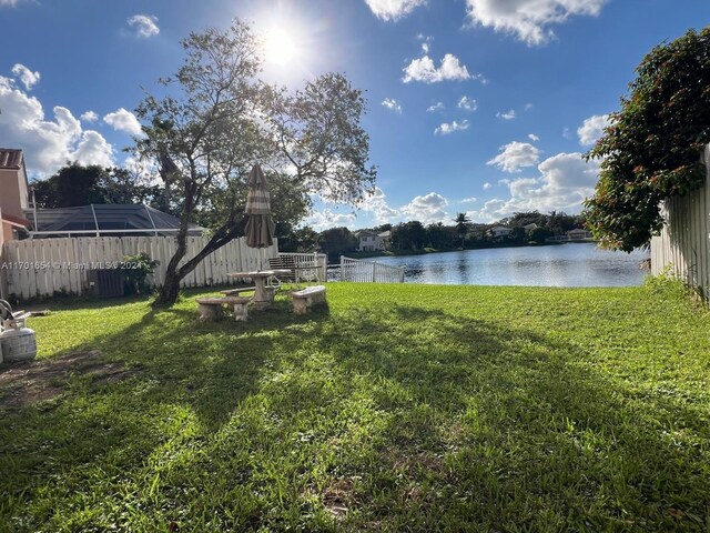 view of yard featuring a water view