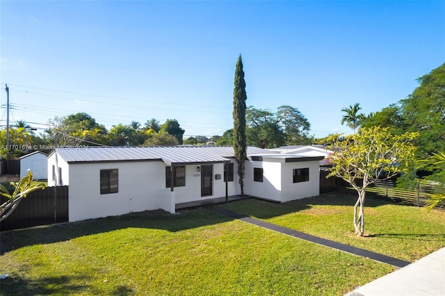 view of front of house with a front lawn