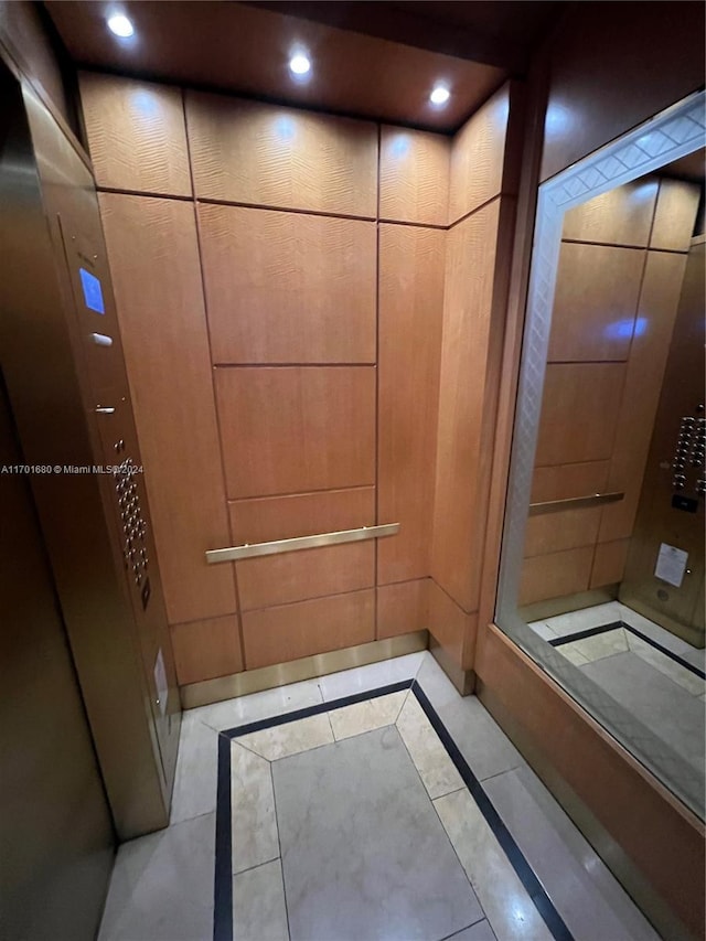 room details featuring elevator