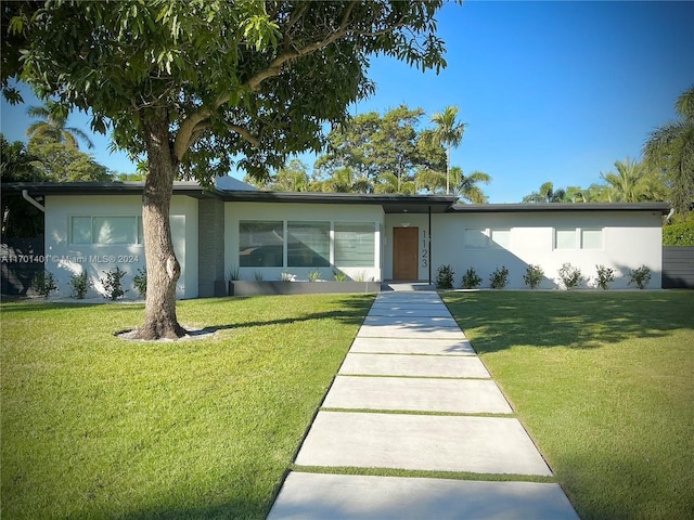 ranch-style house featuring a front lawn