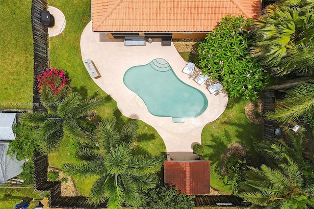 view of swimming pool