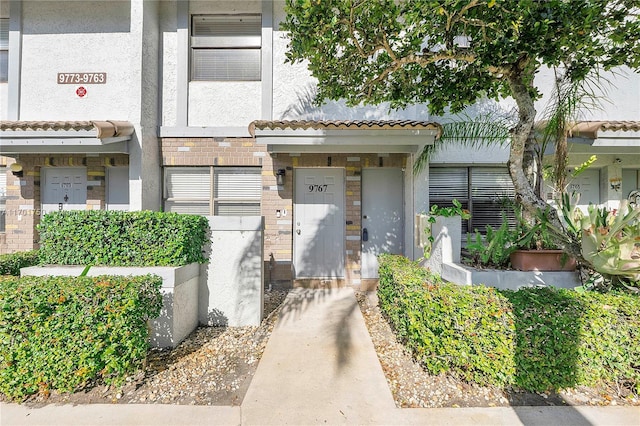 view of property entrance