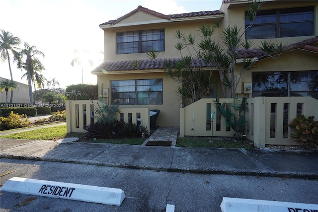 view of front of property