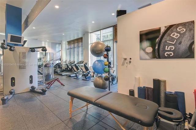 1445 16th St Unit 602, Miami Beach, FL 33139 - exercise room featuring expansive windows and recessed lighting