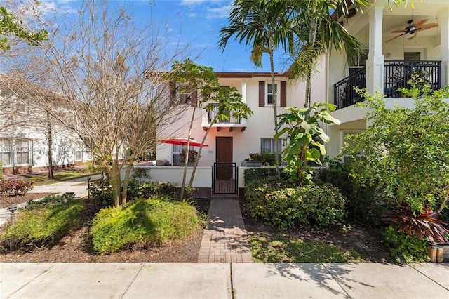 view of front of property with ceiling fan