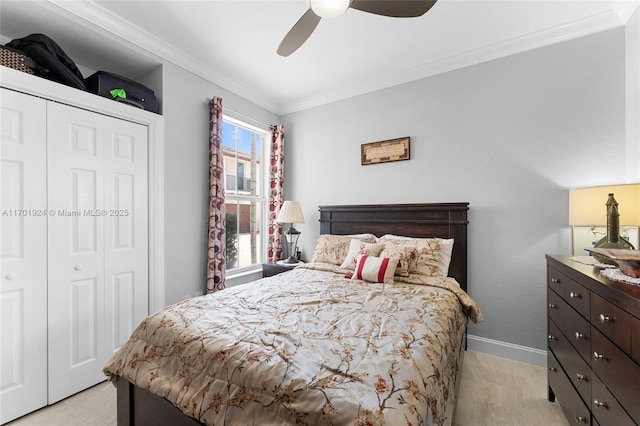 bedroom with crown molding, a closet, and ceiling fan