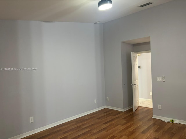 spare room with dark hardwood / wood-style floors