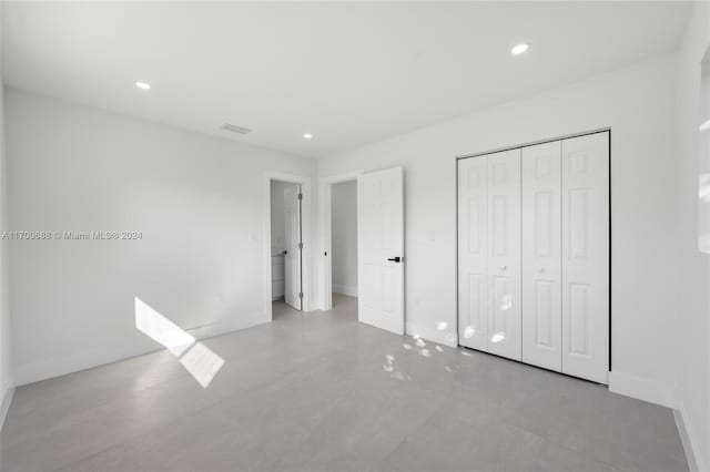 unfurnished bedroom featuring a closet