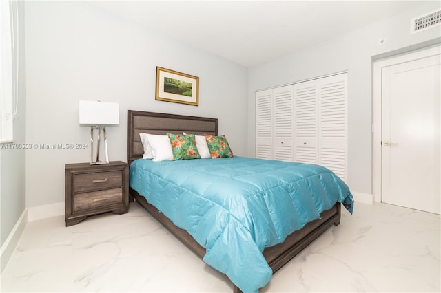 bedroom featuring a closet