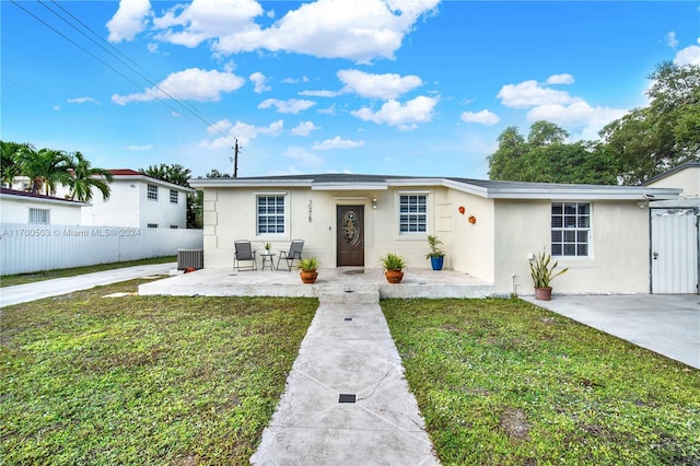 view of front facade featuring a front yard and a patio area