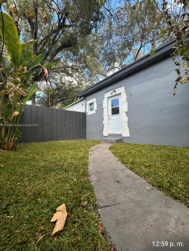 exterior space featuring a yard