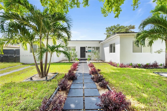 view of front facade with a front lawn