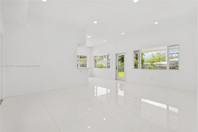 spare room featuring light tile patterned floors