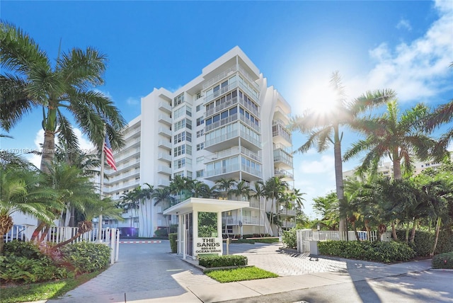 605 Ocean Dr Unit 4L, Key Biscayne, FL 33149 - view of apartment building / complex