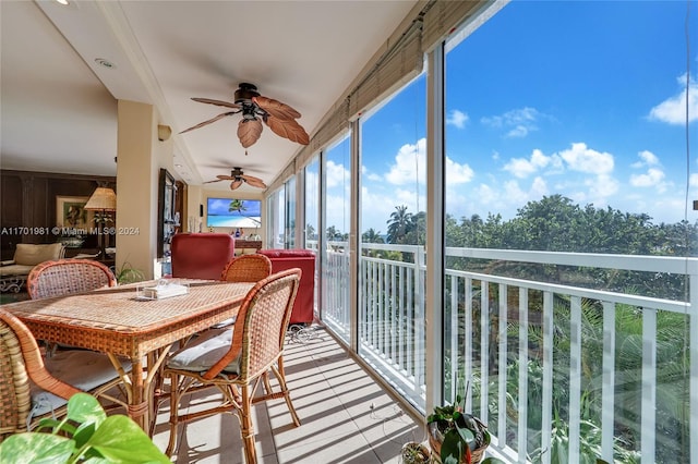 sunroom / solarium featuring ceiling fan