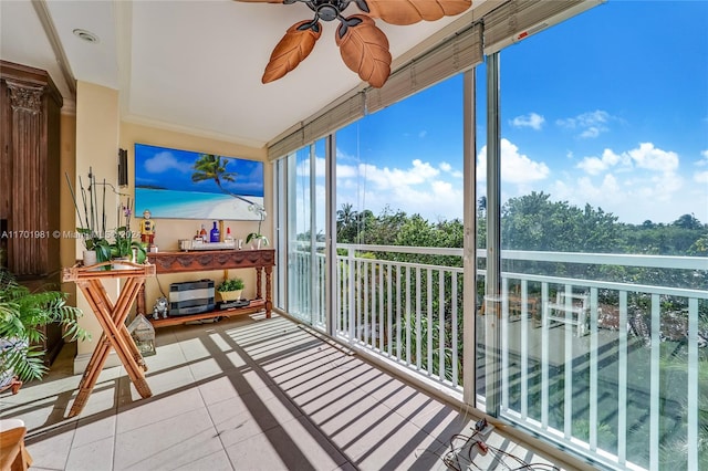 sunroom / solarium with ceiling fan