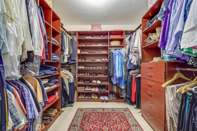 walk in closet featuring light tile patterned floors