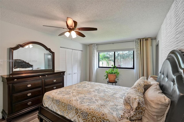 bedroom with a textured ceiling, a closet, and ceiling fan