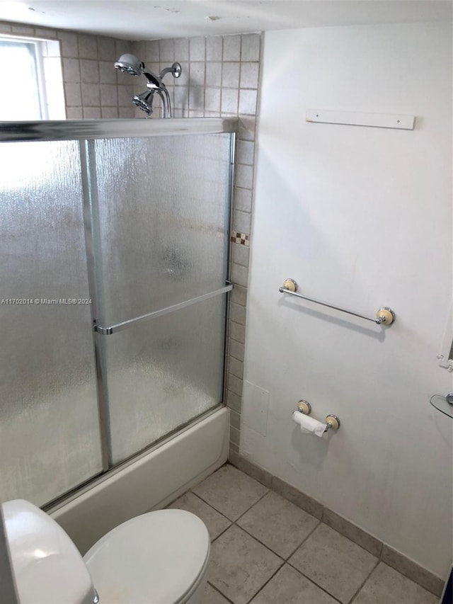 18900 NE 14th Ave Unit D204, Miami, FL 33179 - full bath featuring toilet, combined bath / shower with glass door, tile patterned flooring, and baseboards