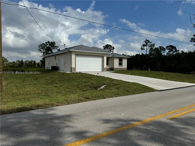 view of front facade featuring a garage and a front lawn