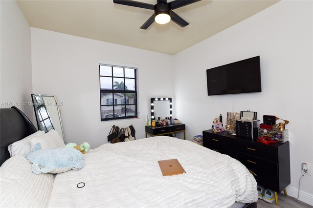 bedroom featuring ceiling fan