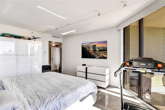 bedroom featuring a closet